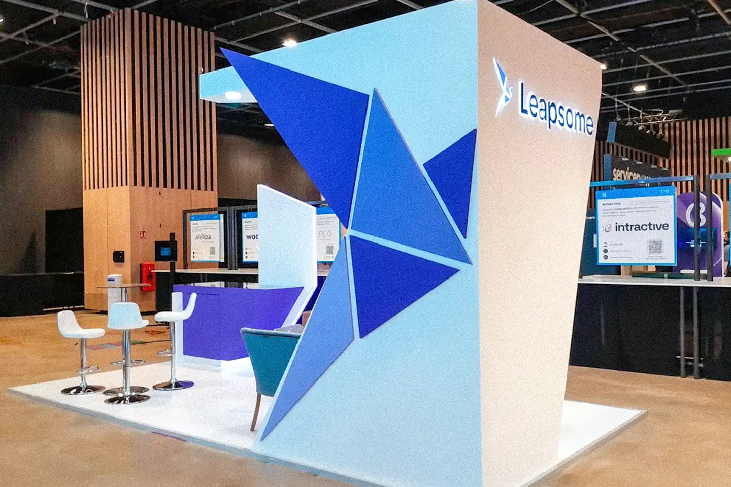 leapsome-unleash paris-custom stand design project